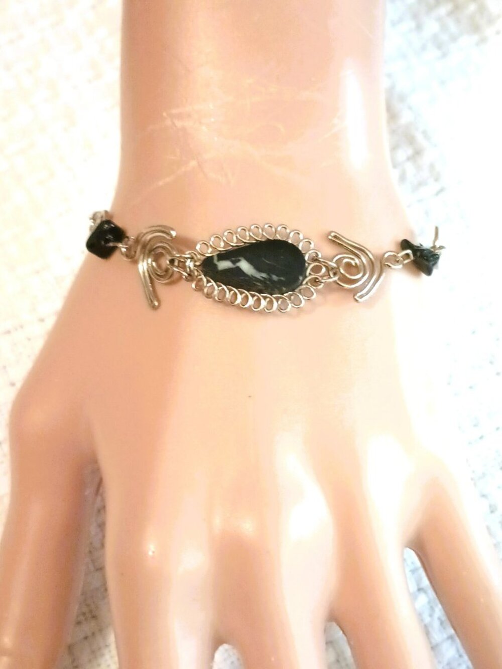 Teardrop Black Agate Bracelet 6.5 Silver Tone Link Ruffle Wire Boho Jewelry